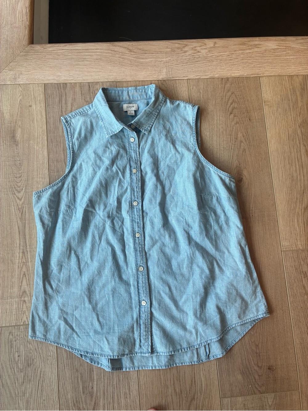 NWT JCrew chambray Light Blue Denim Button-Front Top - sleeveless preppy capsule